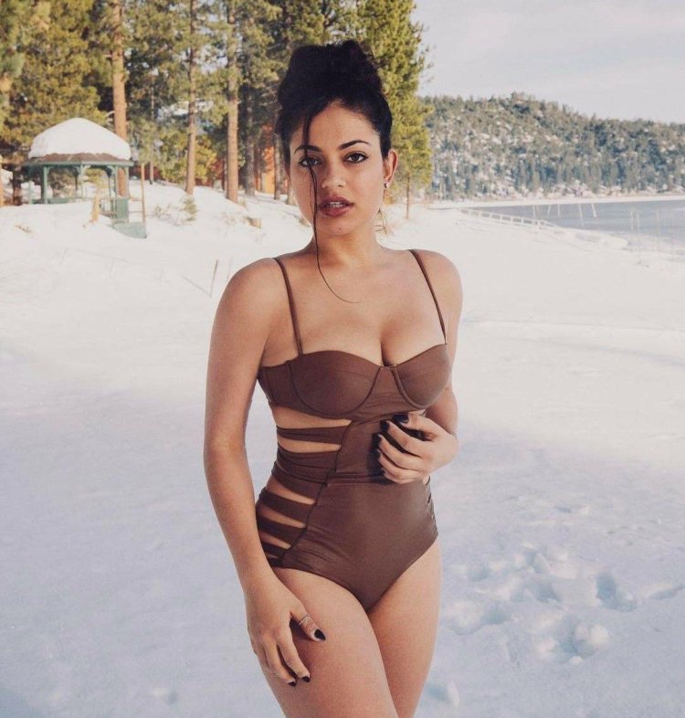 Inanna Sarkis Molly