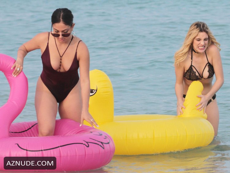 Inanna Sarkis in Swimsuit