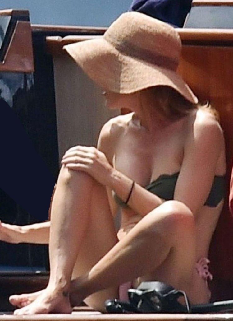 Gillian Anderson Sexy