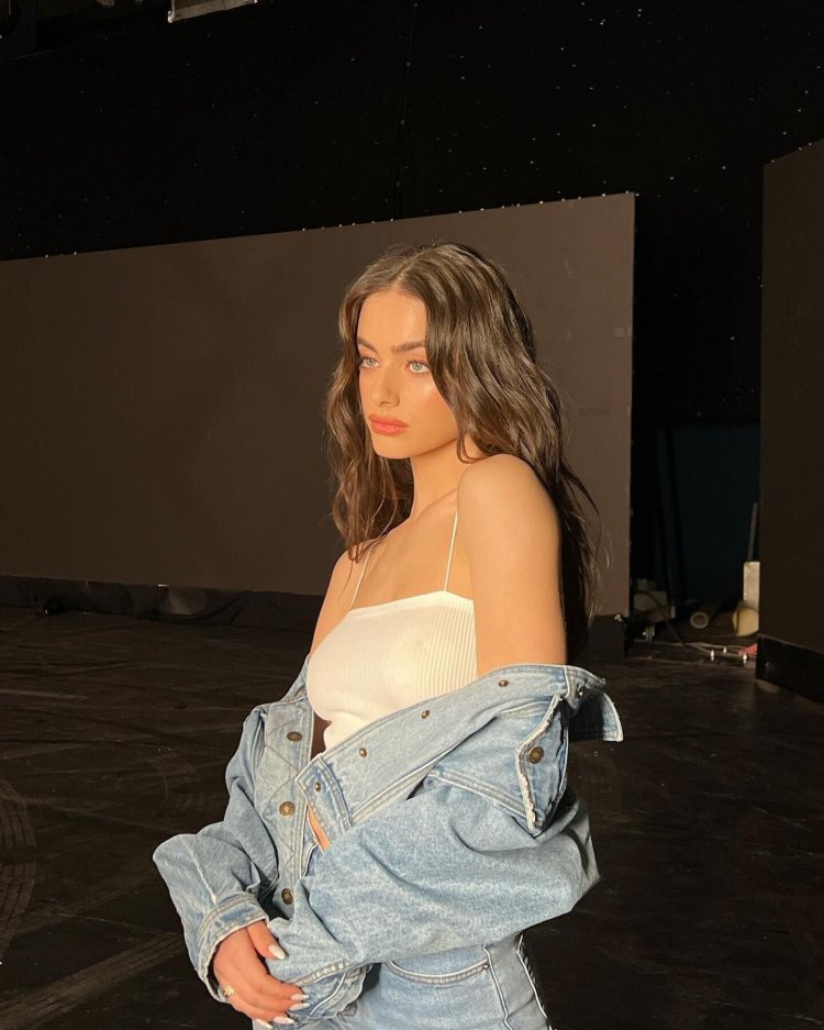 Jael Shellbia wavy hair