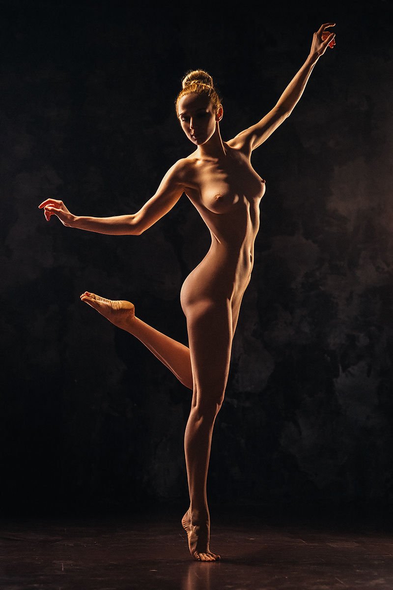 Naked Dancers