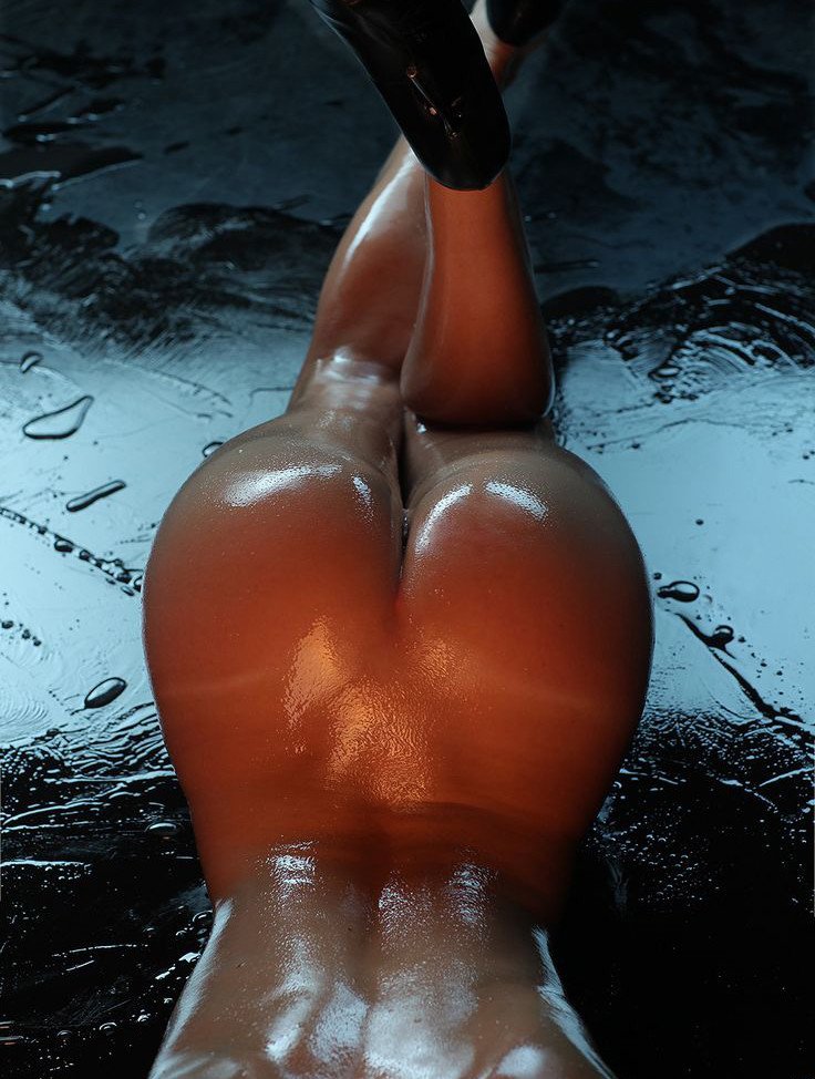 Beautiful naked butt in oil
