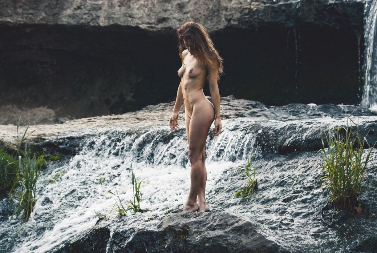 Manon Azem Naked