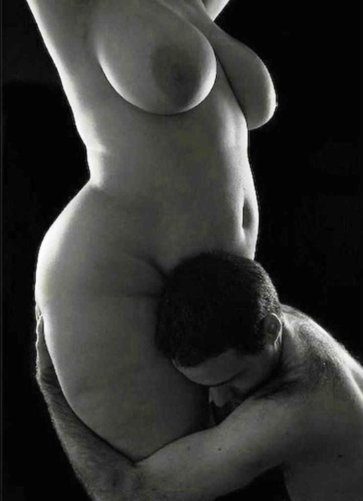 Erotic kisses with full women