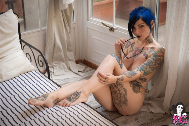 NAKED RIA McCarthy (Riae Suicide)