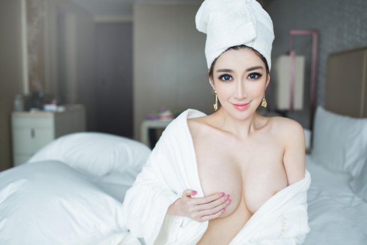Luci 陆瓷 nude chinee girl wge boobs and butt