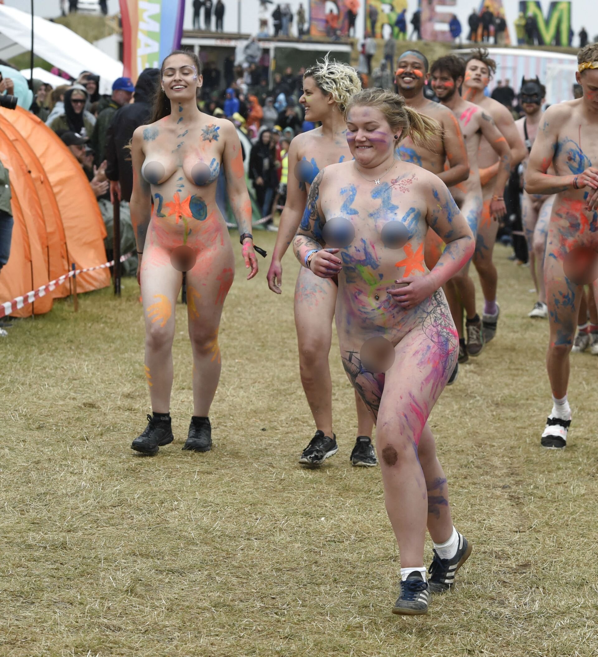 фестивали с голыми девками фото 61