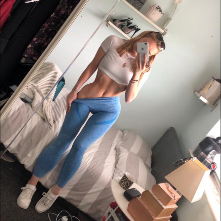 Bella Thorne 18 Plum