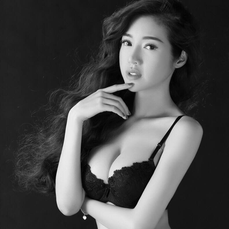 Elly Tran Ha Topless Photos