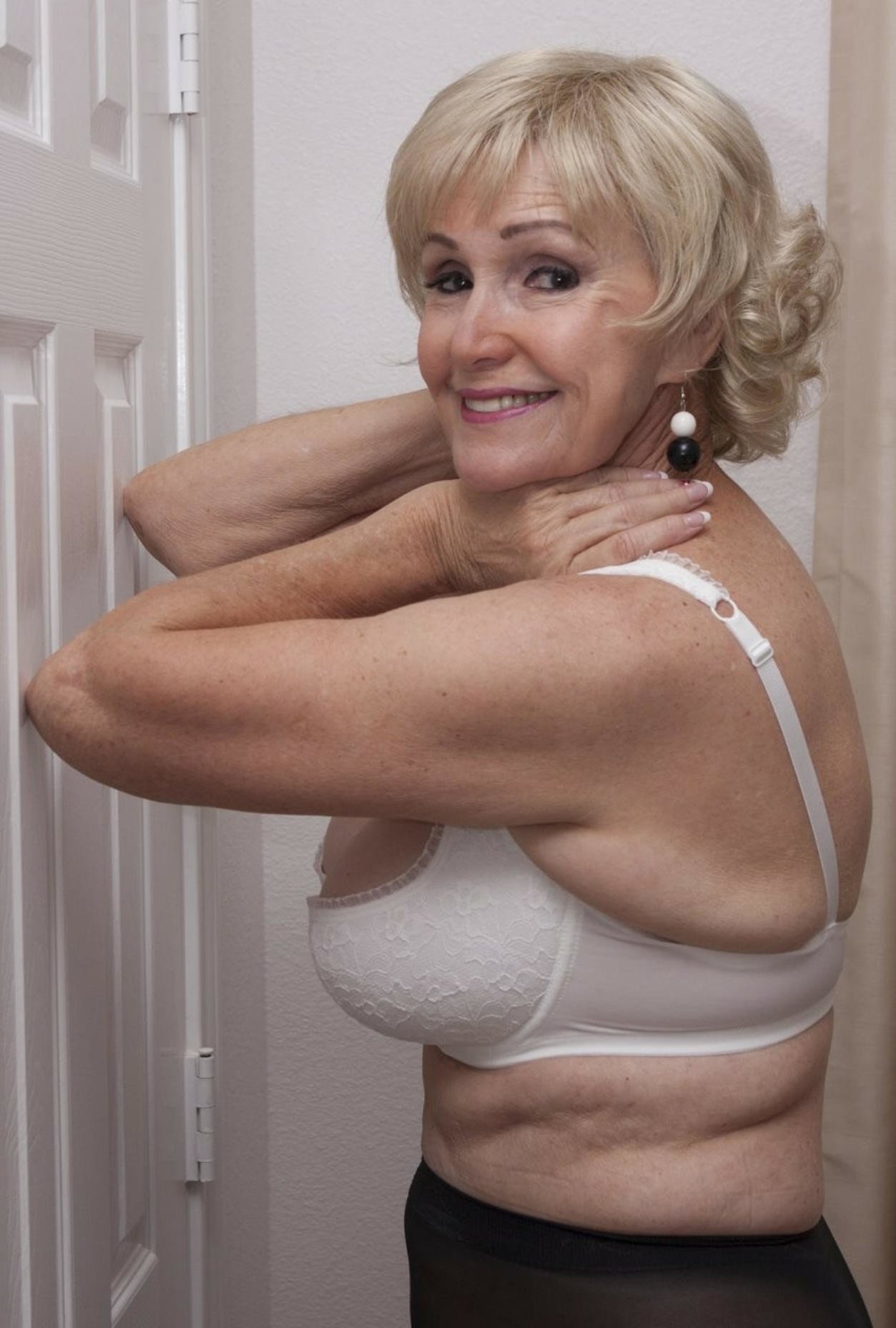 Vintage Busty Granny - Busty Grannies in Lingerie - 25 photos