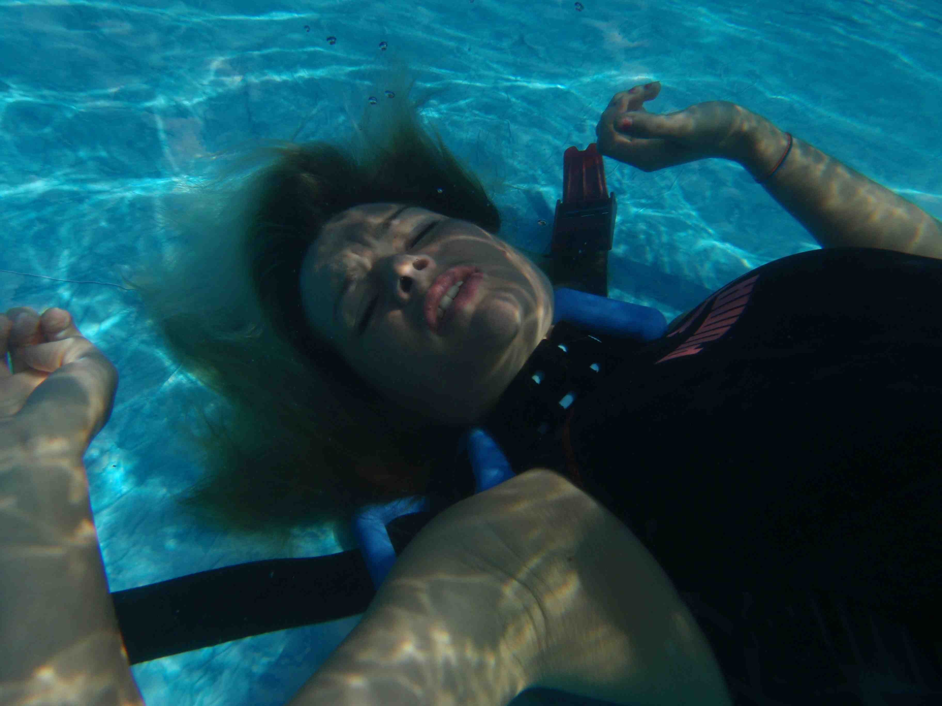 Underwater Drowning Woman - 33 photos