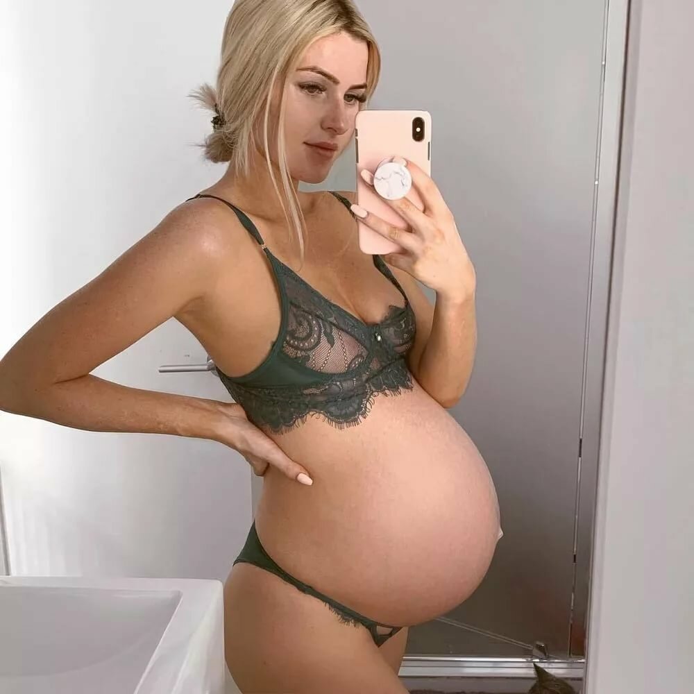 Pregnant Fetish image