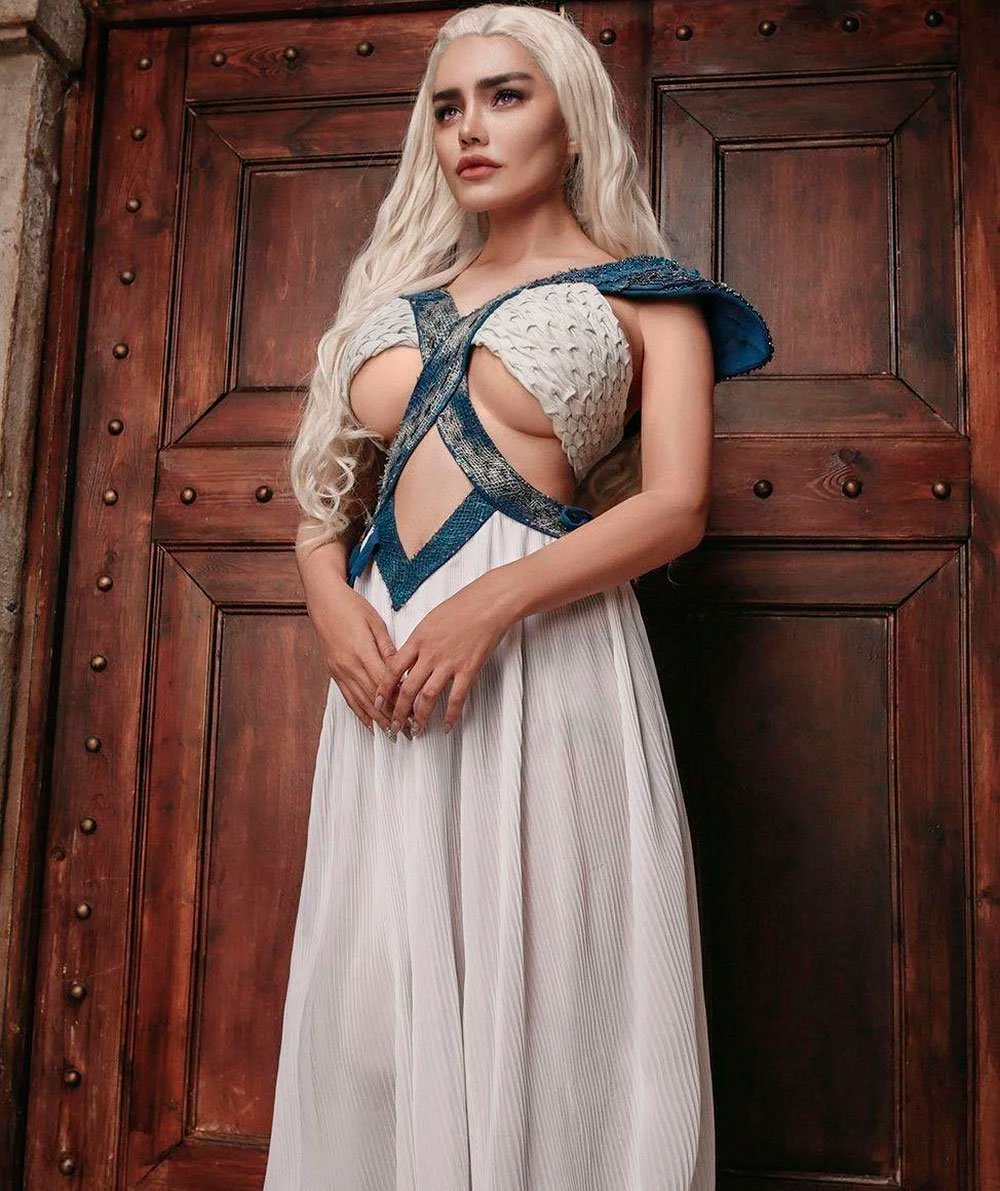 Daenerys Cosplay Nude