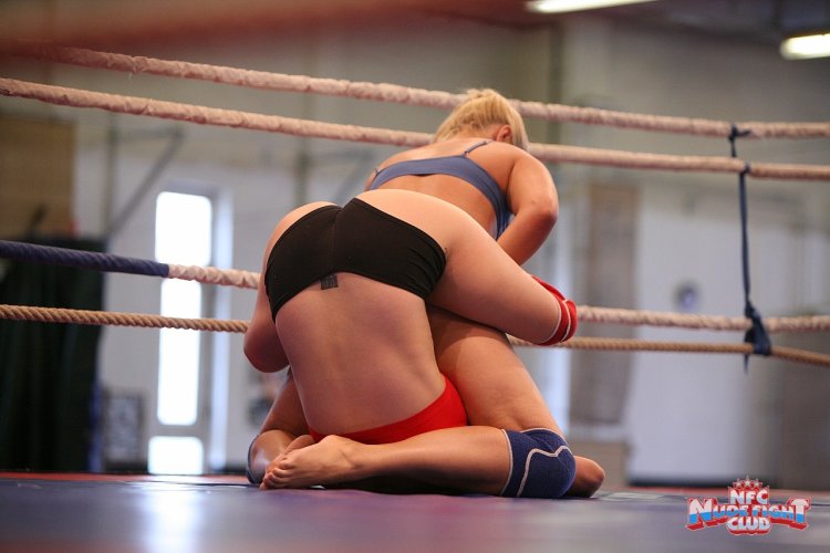 Brandy Smile & Lioness - Lesbian Wrestling