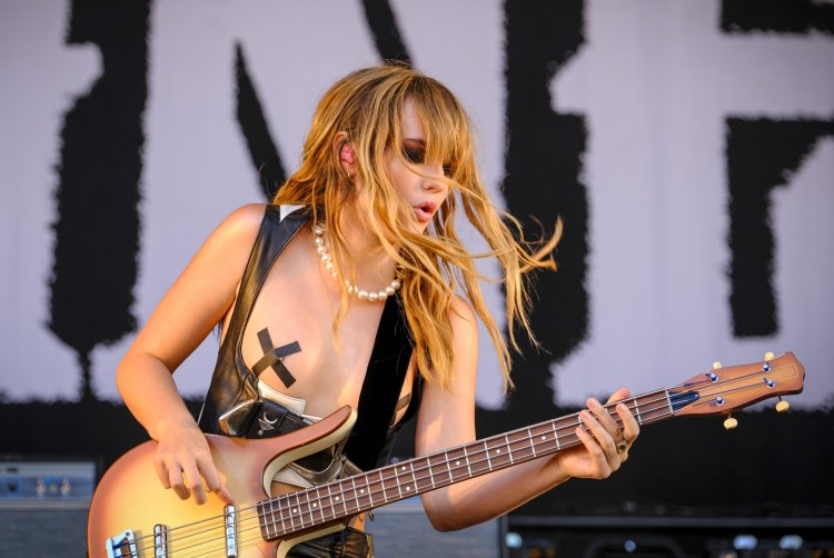 Victoria de Angelis hot