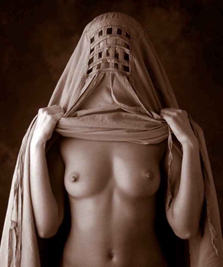 Erotic photo shoot in the desert