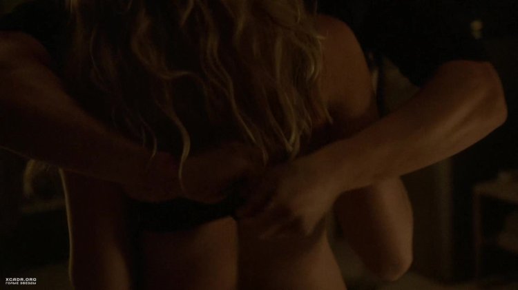 Eliza Taylor-Kottter is naked