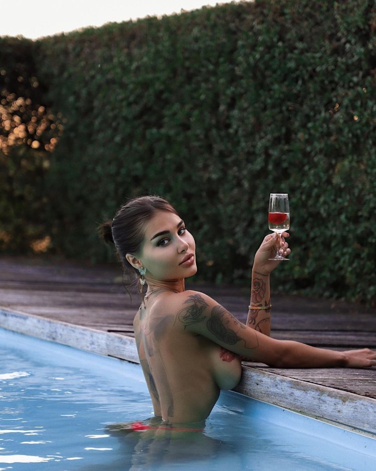 Emma Kotos Model Naked