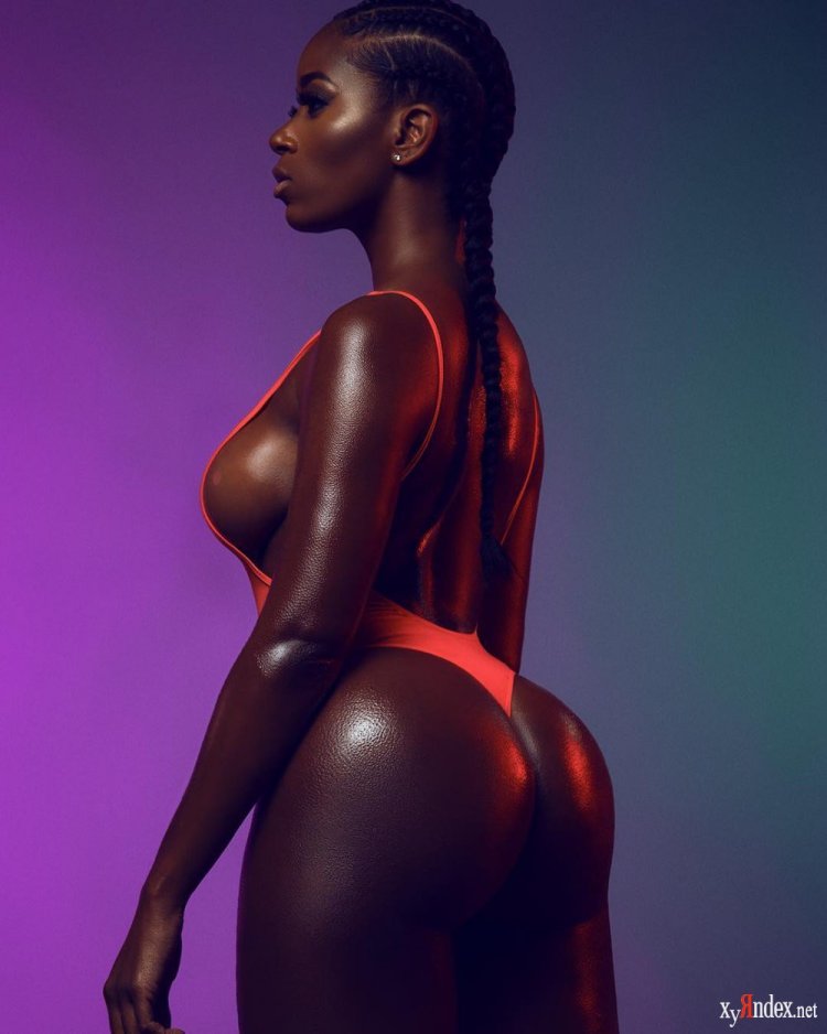 Model Big Black Eboni ASS
