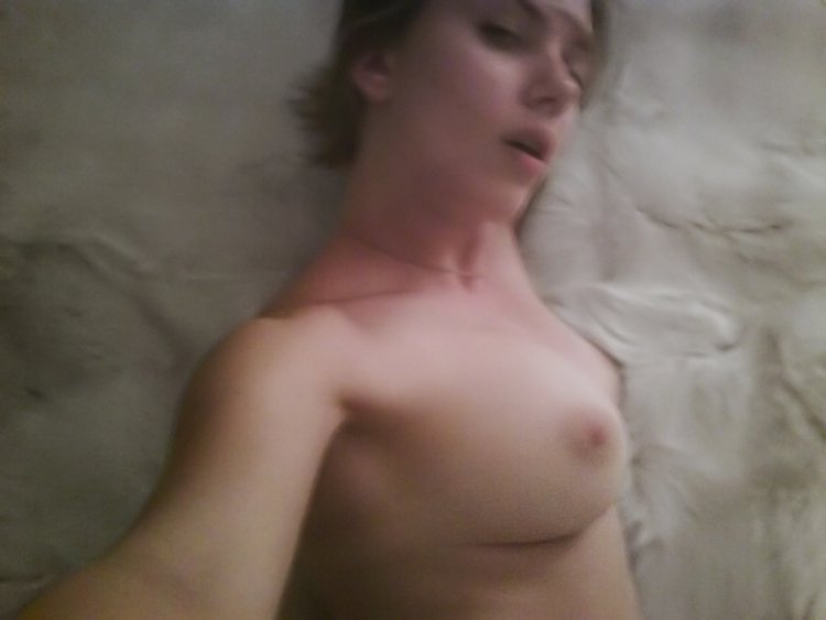 Scarlet Bloom Naked photo