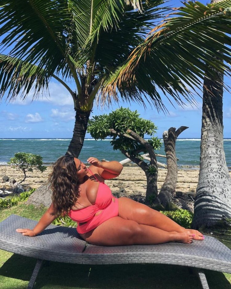 Nicole Johanson is naked