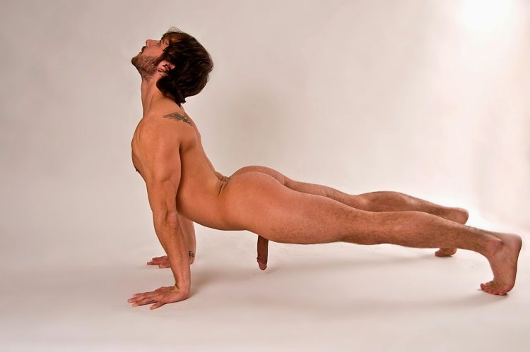 Nude BodyBuilder Gay Ass poses