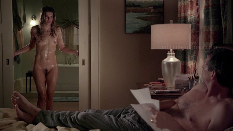 Girls sunbathe naked