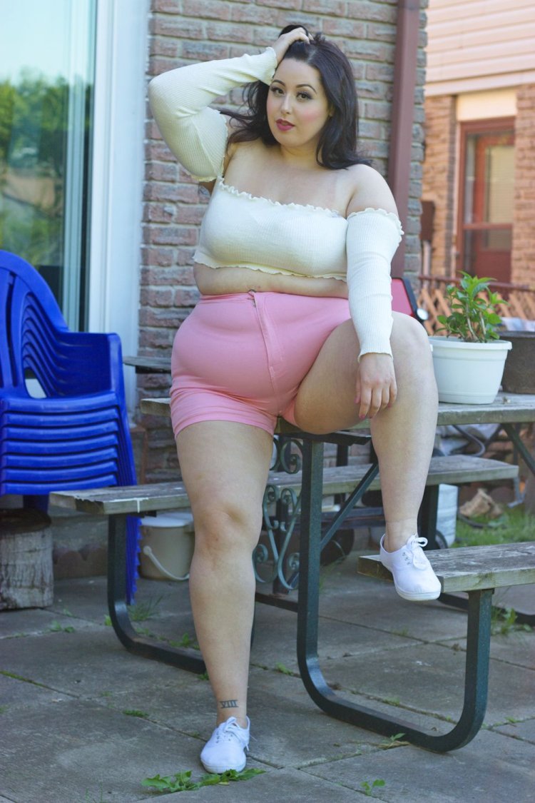 Sarah Rae Big boobs in the bra