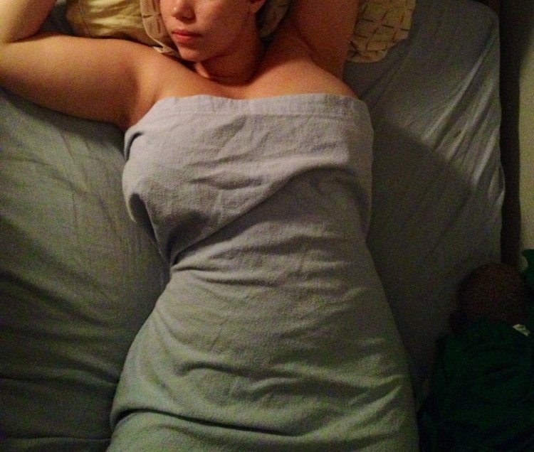 Selfies of red -haired girls with a large ass