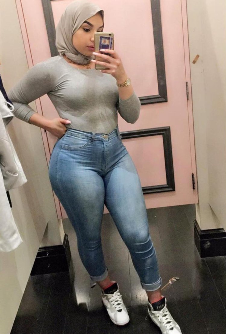 Big priests of Arab women