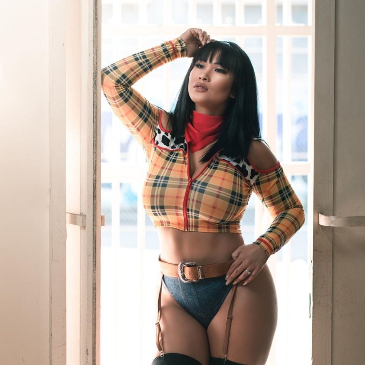 Hitomi Tanaka Decolle