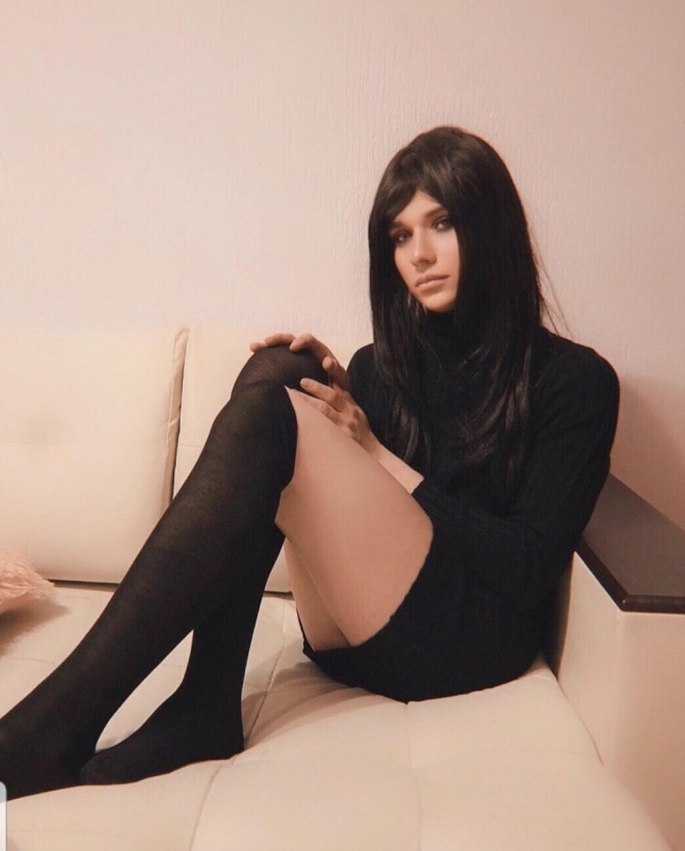 Crossdressers. B. Tights. I. Chukov