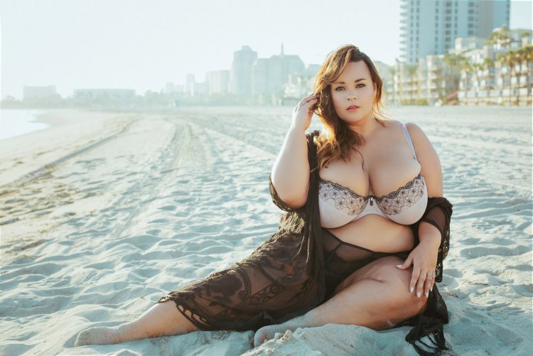 Plus Size Model Nicole Johansson