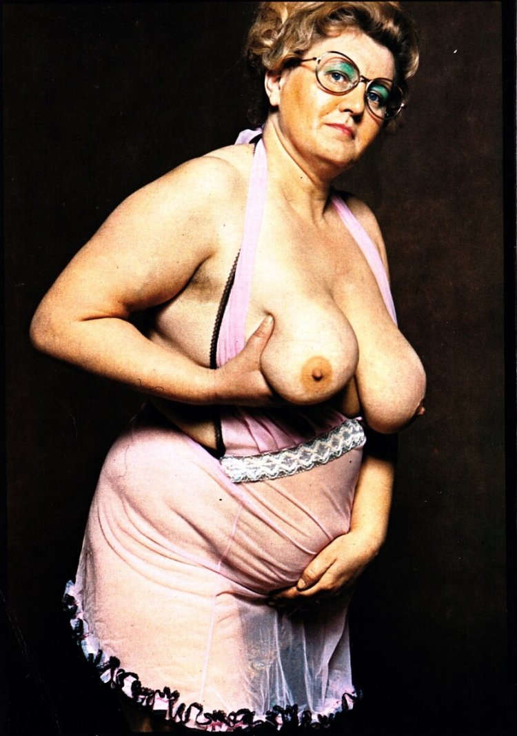 Old naked women retro