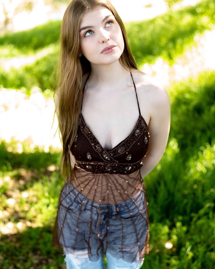 Lyliana Wray Nipples