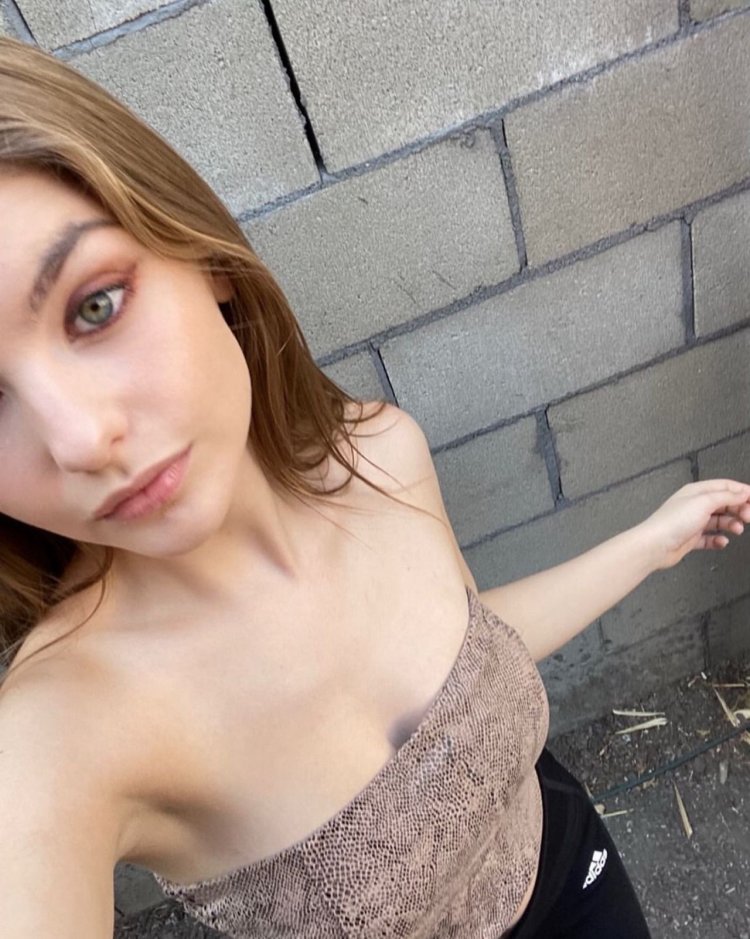 Lyliana Wray Nipples