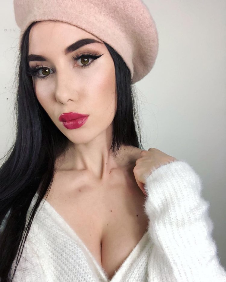 Taylor Jevaux stream