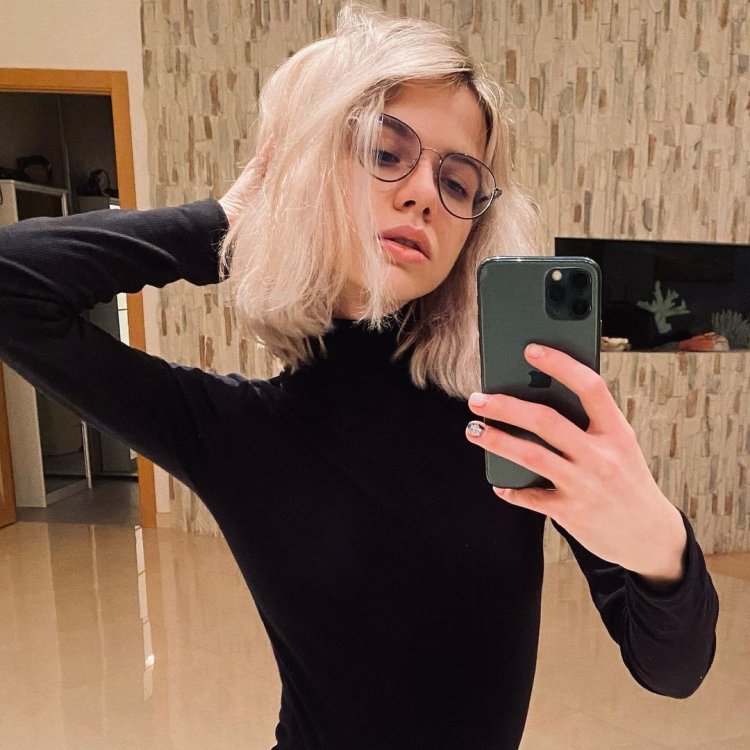 Alexandra Smelova (Alex Lolly)