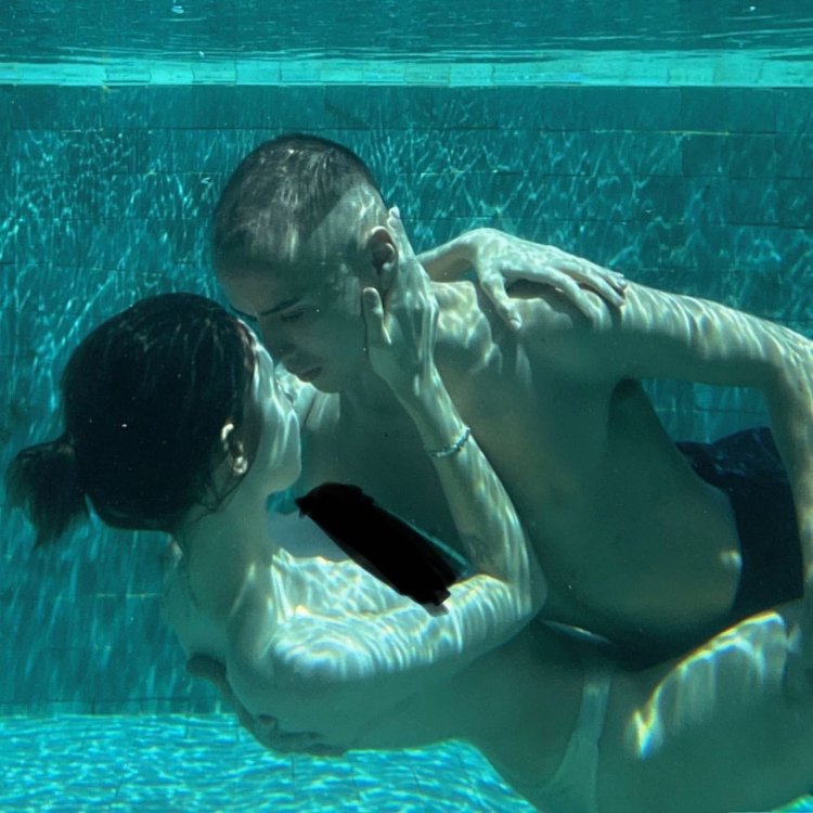 Karambeibi and Glory to the Merlow in the pool under water