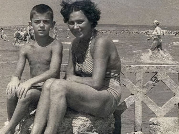 Mikhail Boyarsky and Ekaterina Melentieva, Anapa 1958