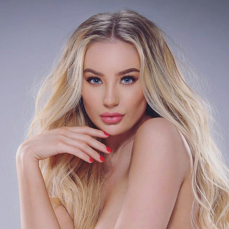 Bethany Lily April Tits