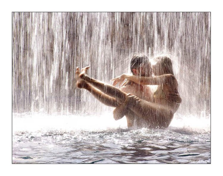 A kiss under the waterfall