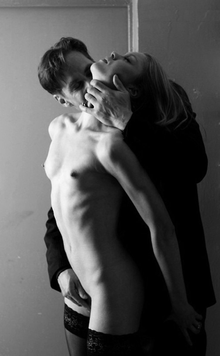 FIDDLING FONDLING GROPED- Tripoter Caresser 29 - 20 Pics Xhamster