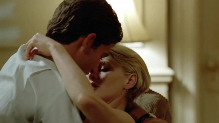 Andrea Thompson the size of the bust