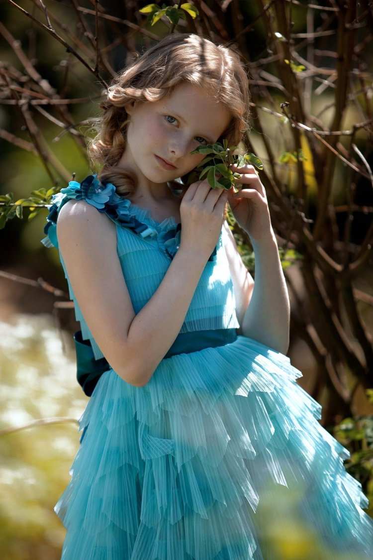 Girl in Flowerscoming dress