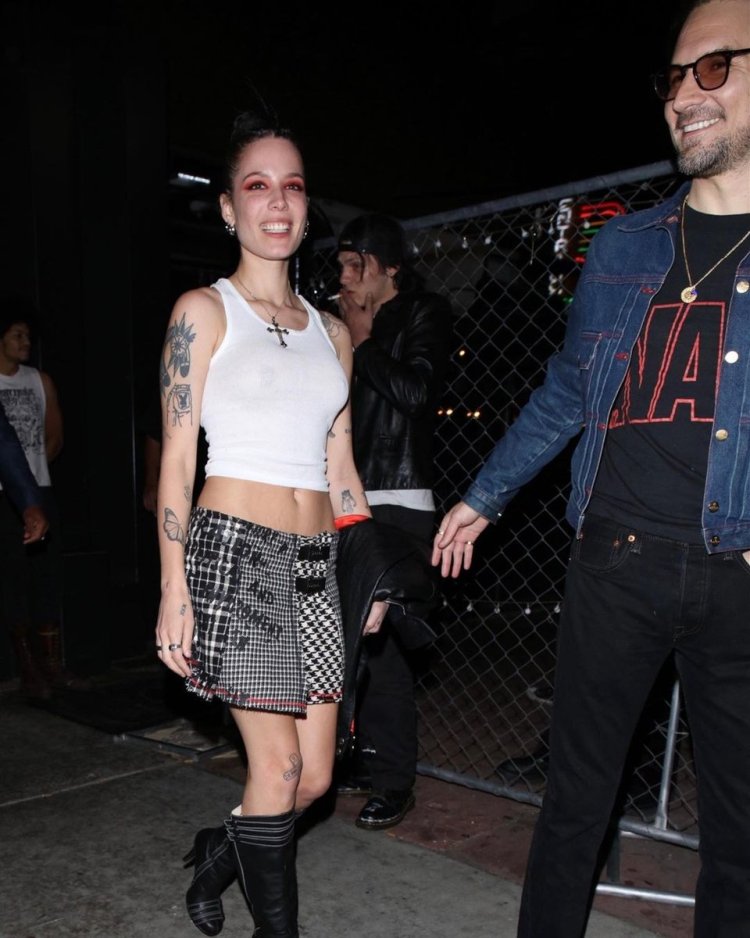 Halsey without a bra