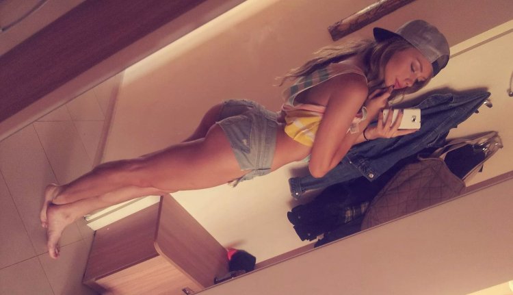 Carolina Debchinskaya hot