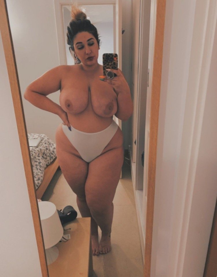 Natalia Lozano model Plus-Size naked