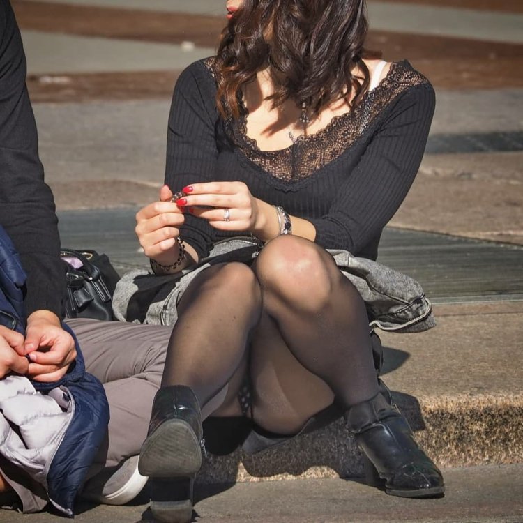 Girlfriends in pantyhose Candid