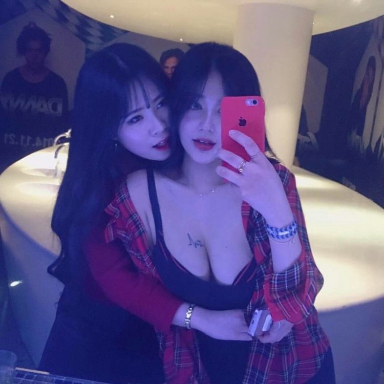 Korean lesbian girls